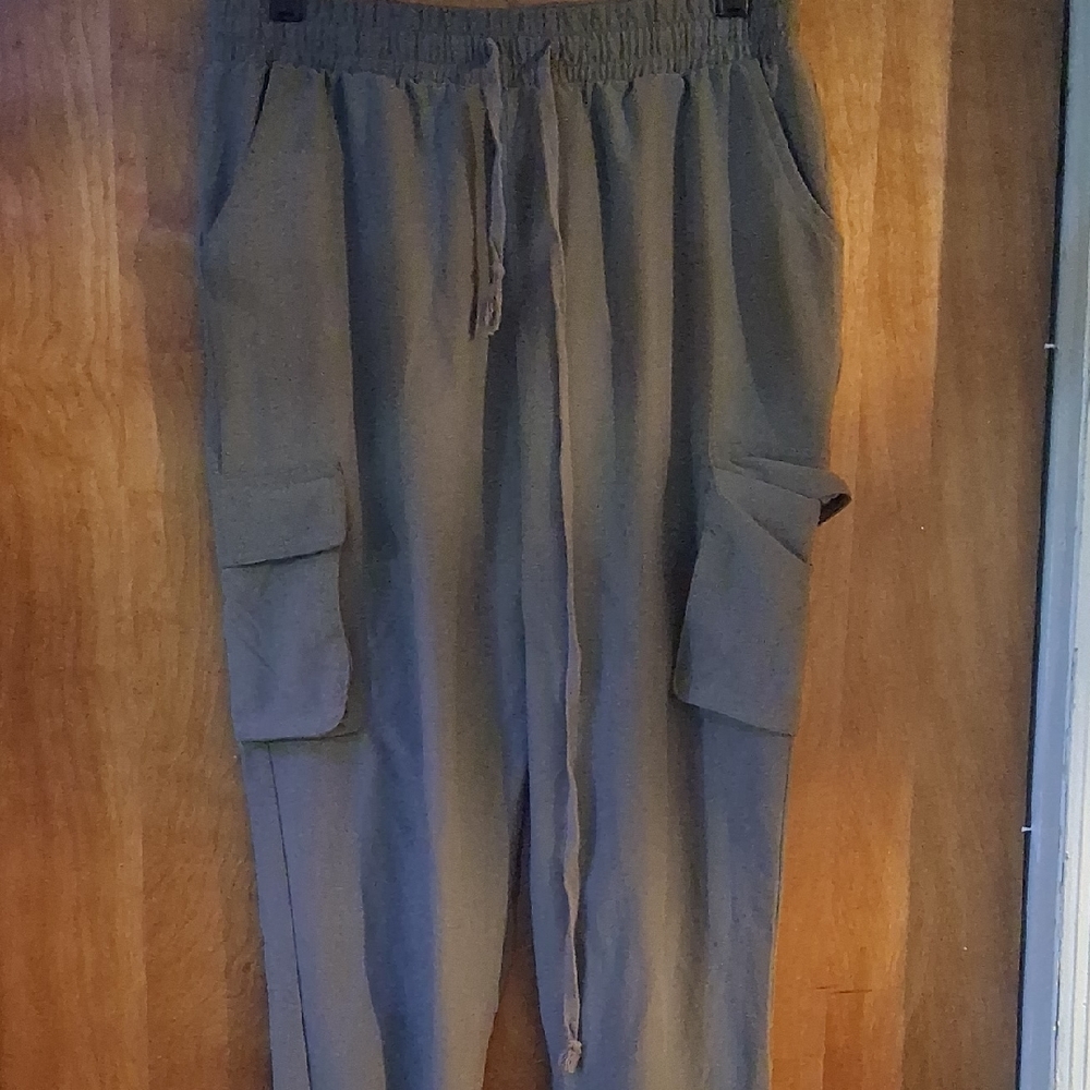 Sugar Rain Size Large Women's Cargo Pants.